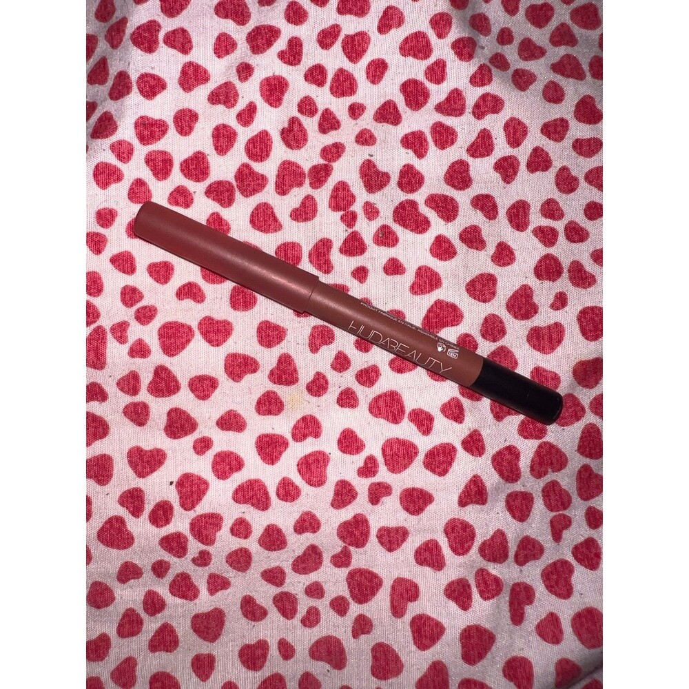 mini huda beauty lip liner